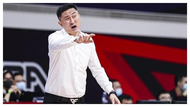 而两位记者认为：“米兰的大牌球员的表现令人失望，莱奥和特奥是本场比赛中表现最糟糕的球员之一。